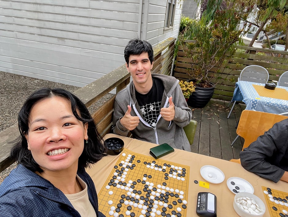 New players learning go at meetup